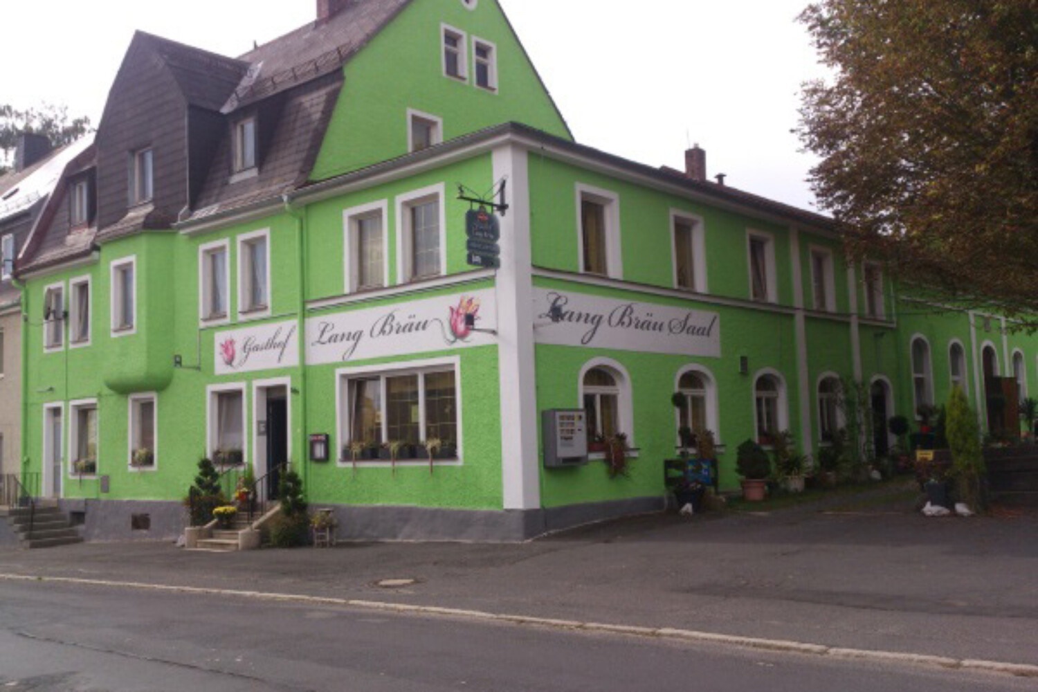Professionelle Fassadengestaltung ausgeführt von Dambon Maler aus Marktredwitz.